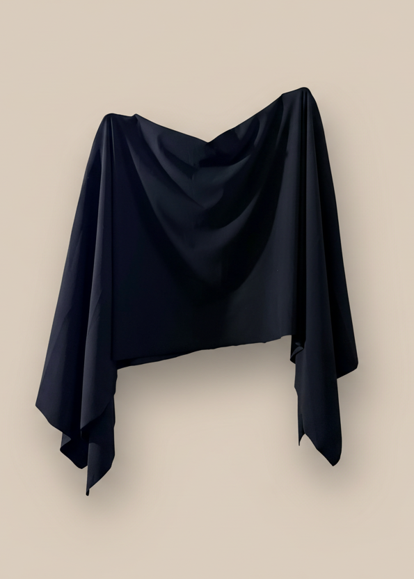 Maglia blu navy - sfondo neutro