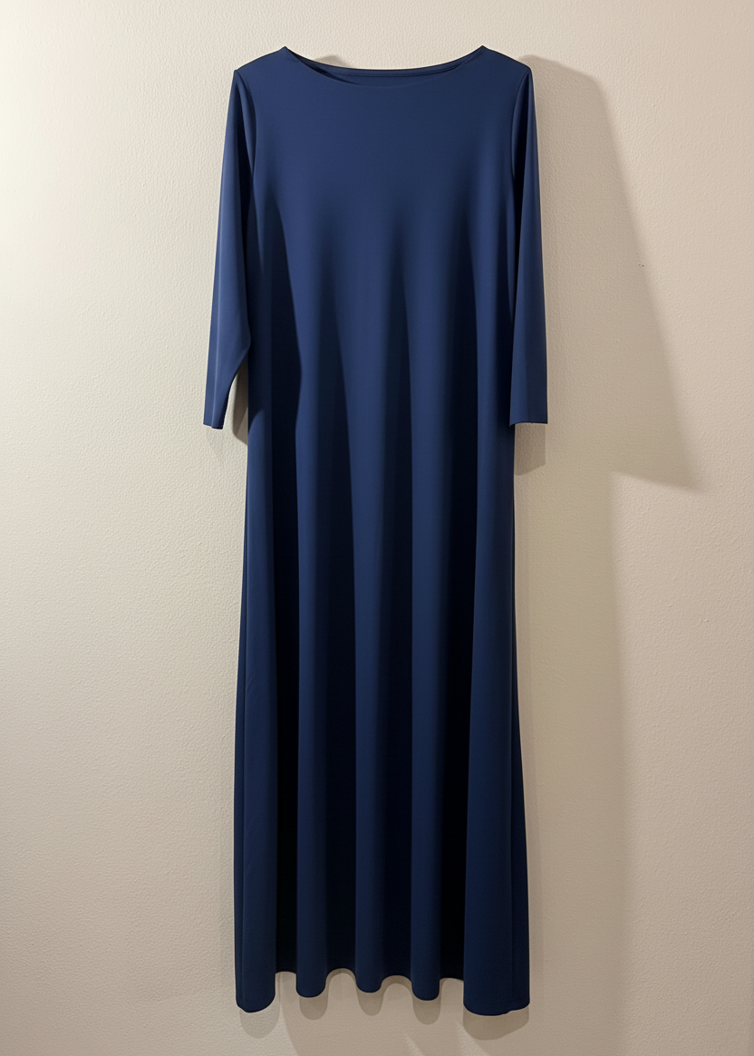 Abito blu navy - sfondo chiaro