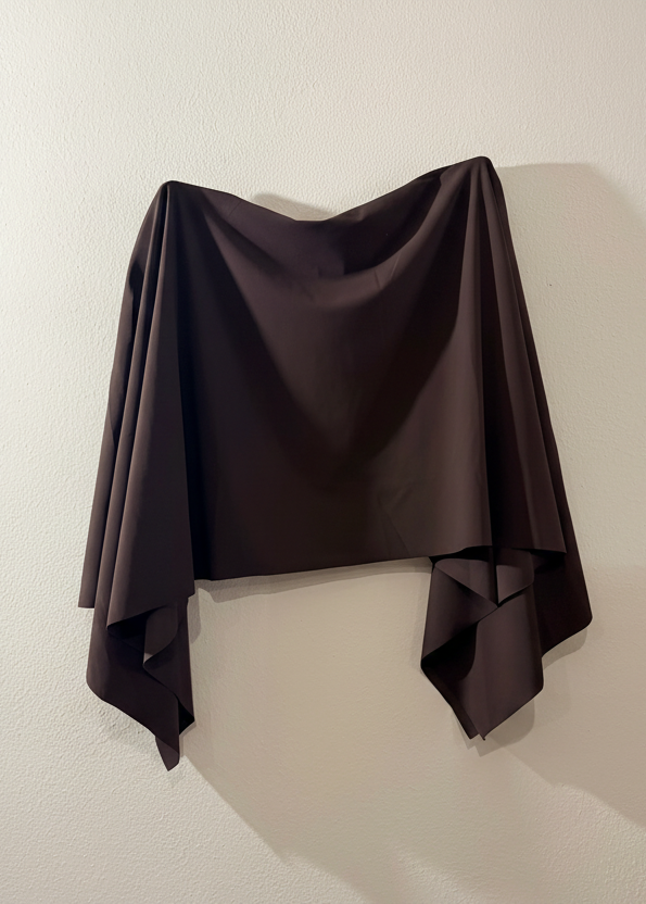 Maglia marrone - sfondo neutro