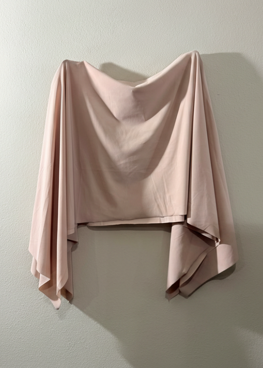 Maglia rosa cipria - sfondo neutro