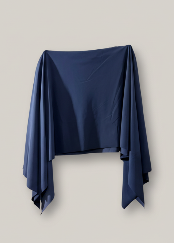 Maglia blu royal - sfondo neutro