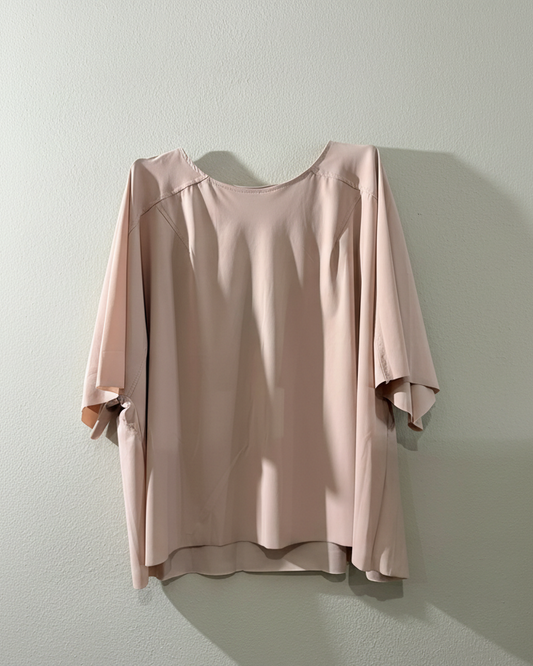 Maglia rosa cipria - sfondo neutro