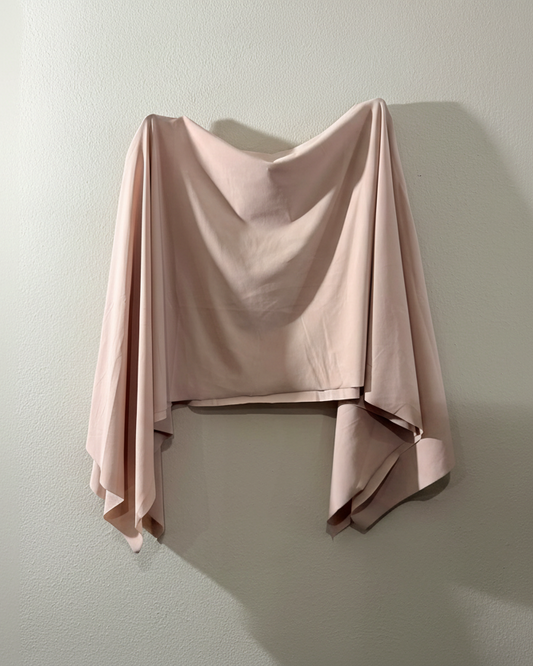 Maglia rosa cipria - sfondo neutro